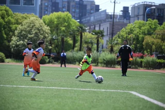 小萨三双詹姆斯18+13+9 国王常规赛横扫湖人