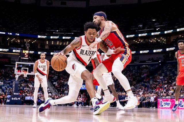 詹姆斯32+15天津胜广东 贺希宁17分深圳负上海